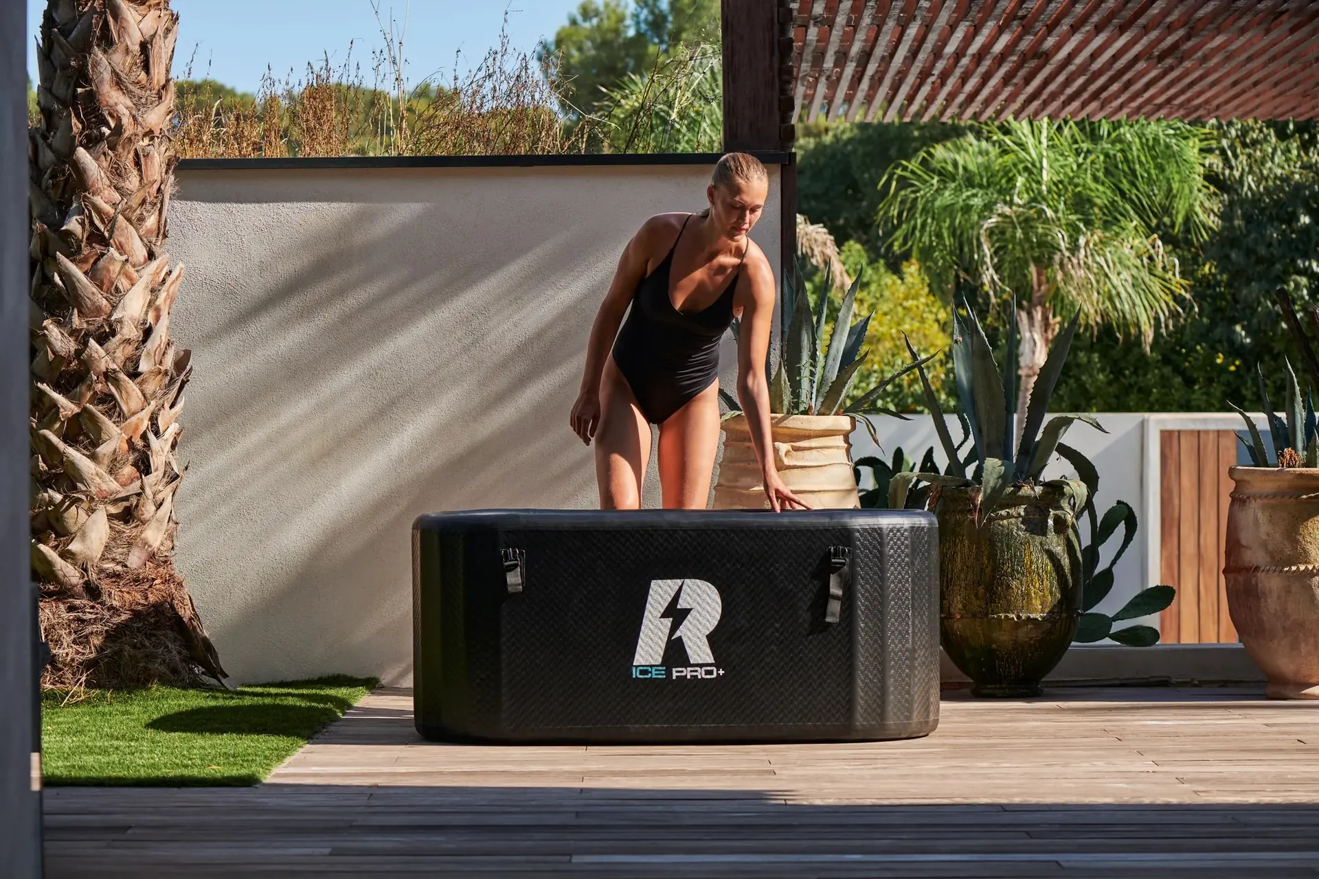 Le Recoveric ICE PRO+ sur une terrasse.